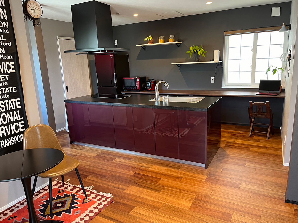 榎本建設 【2000万円台後半｜26.5坪｜間取り図有】おしゃれな夫婦が選んだ、ヴィンテージ風の輸入住宅の建築実例画像2