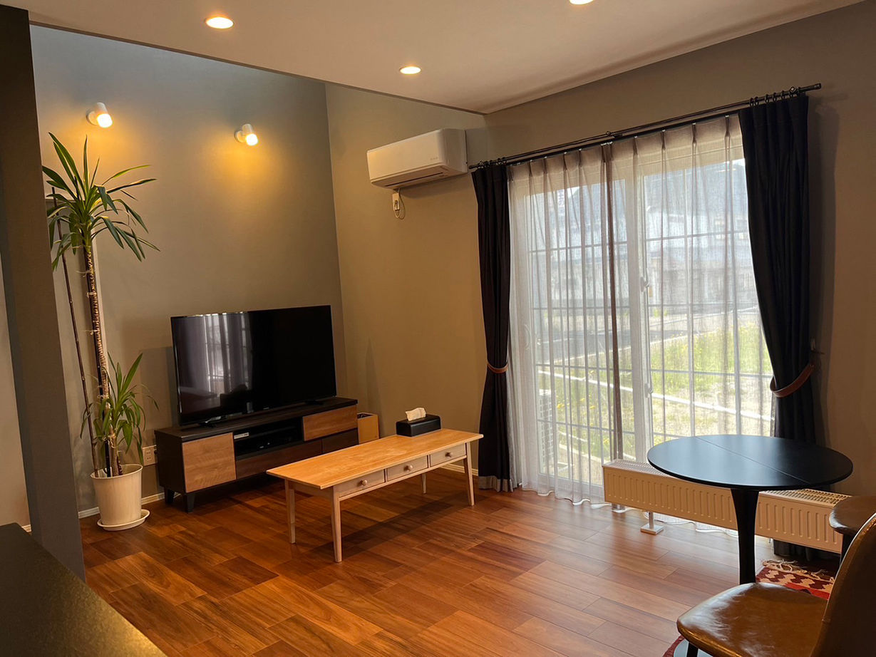 榎本建設 【2000万円台後半｜26.5坪｜間取り図有】おしゃれな夫婦が選んだ、ヴィンテージ風の輸入住宅の建築実例画像3