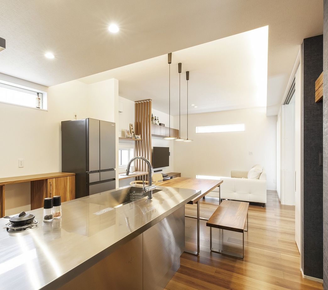 オネスティーハウス　石田屋 【ガレージハウス/間取図有】建築家と建てた電気を自給自足できる家の建築実例画像3