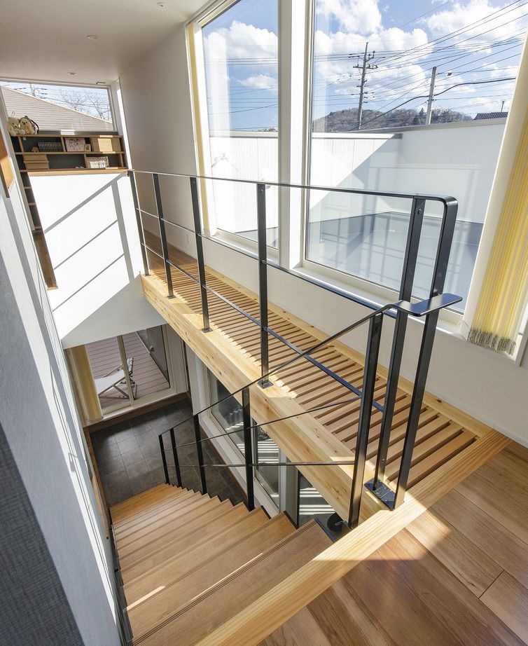 オネスティーハウス　石田屋 【ガレージハウス/間取図有】建築家と建てた電気を自給自足できる家の建築実例画像6