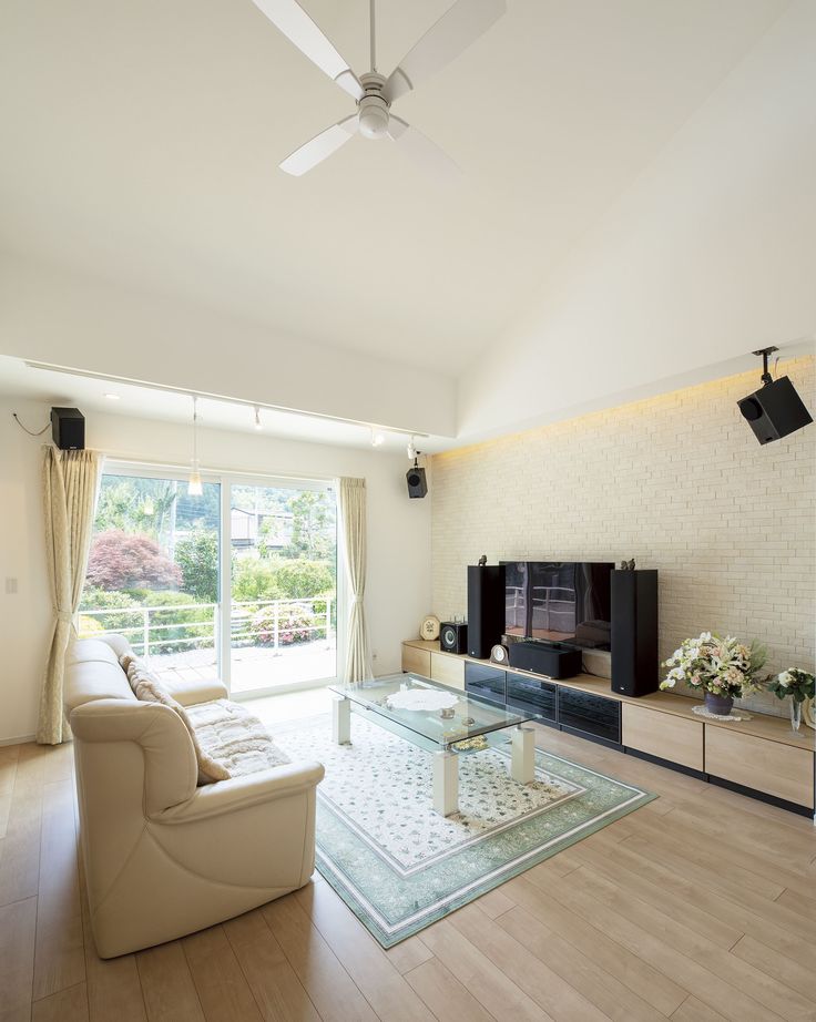 オネスティーハウス　石田屋 【平屋のような2階建/間取図有/太陽光蓄電池付】5月のカラッとした室温を年中キープ。朝起きた瞬間から快適な家の建築実例画像1