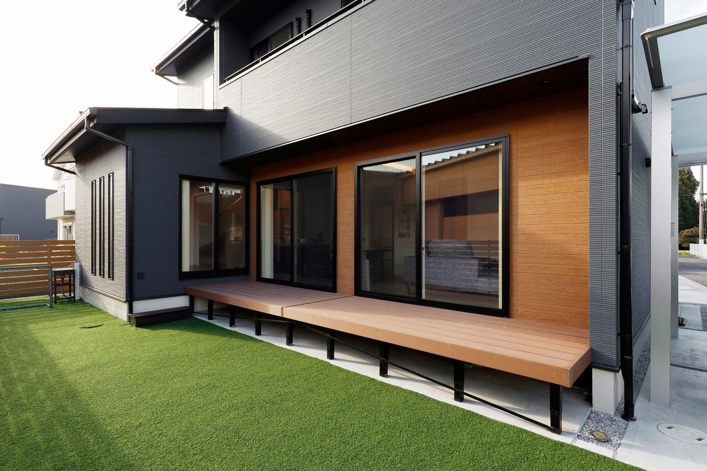 オネスティーハウス　石田屋 【太陽光蓄電池付/ウッドデッキ/間取図有】人柄に惚れ依頼して大正解！回遊動線も便利で家族が大満足の家の建築実例画像2