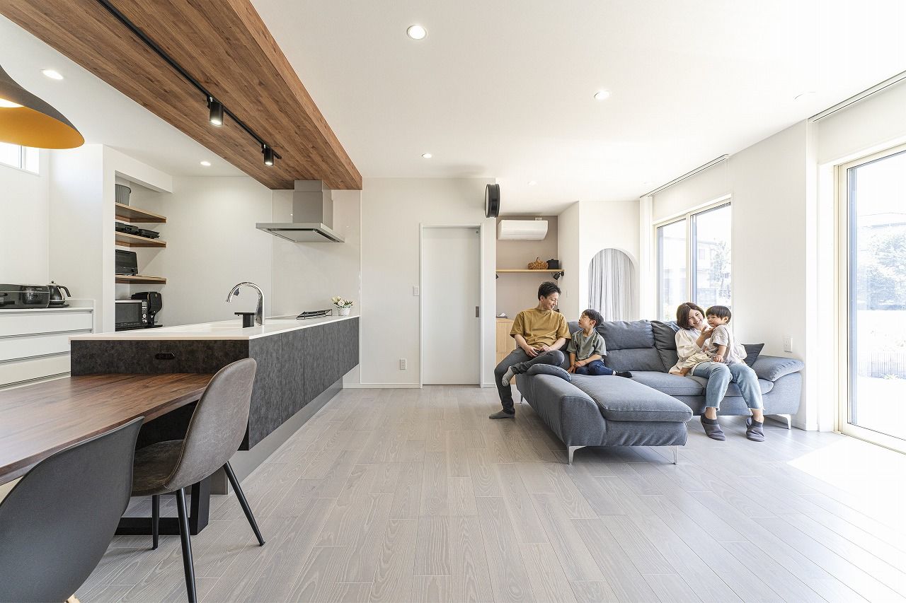 オネスティーハウス　石田屋 【大空間/リビング階段/35坪】テクノストラクチャーで叶える開放感。天井が高く、間仕切りの少ない住空間　の建築実例画像4