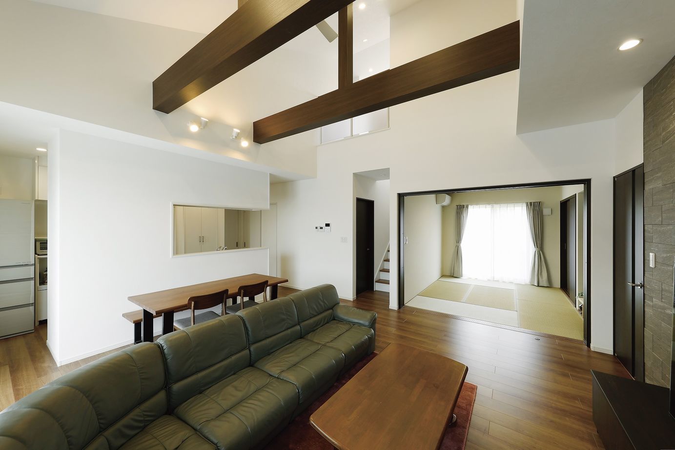 オネスティーハウス　石田屋 【平屋/間取図有】モデルハウスの外観に一目惚れ。平屋のような２階建ての住まいの建築実例画像3