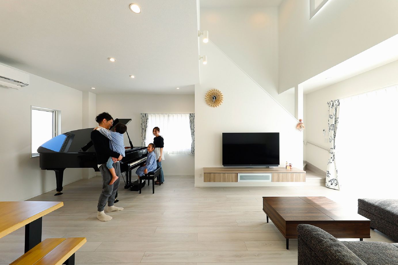 オネスティーハウス　石田屋 【吹抜け/間取図有】ピアノを置いても安心。防音性も高い大空間で奏でる、開放感のある暮らしの建築実例画像1