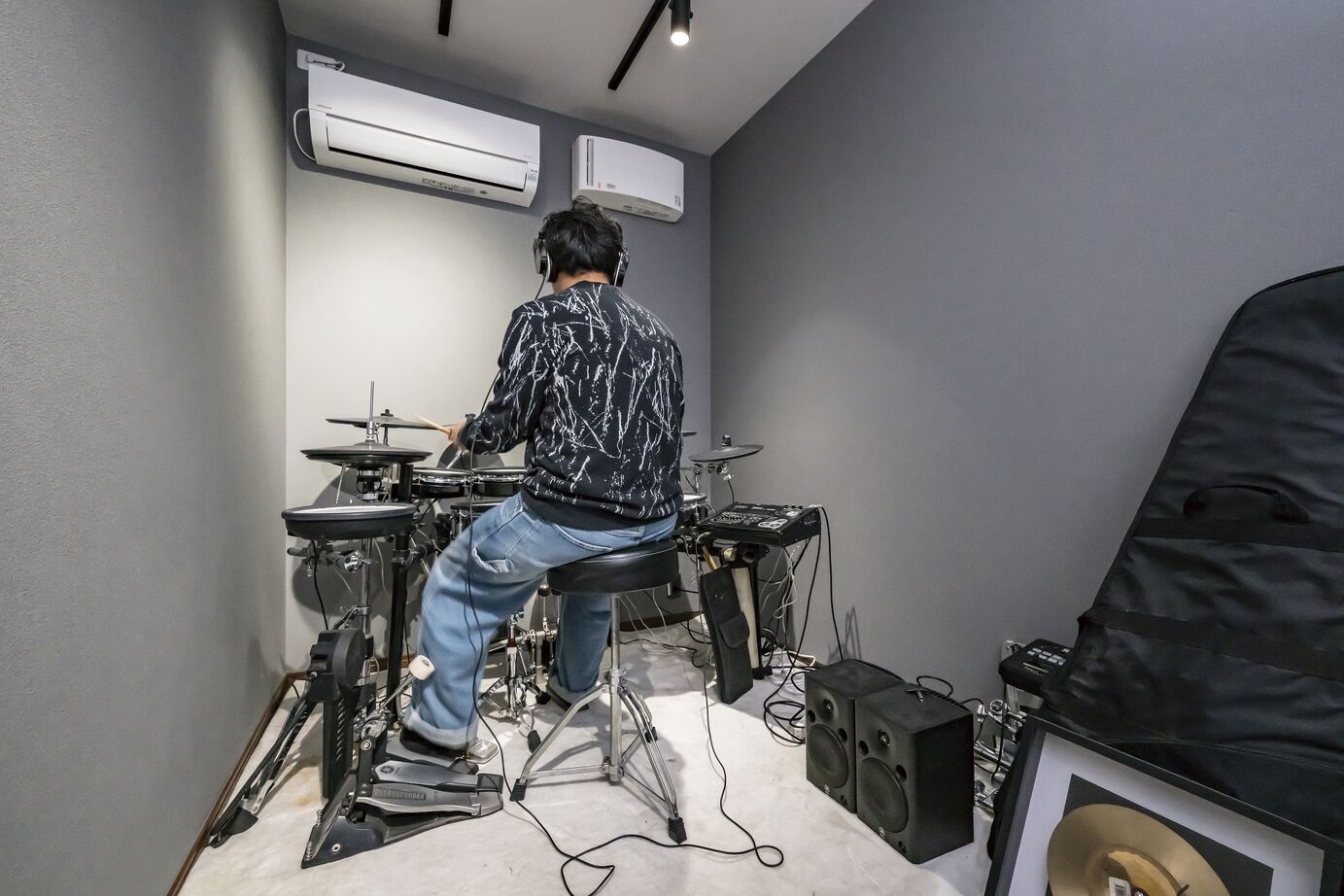 オネスティーハウス　石田屋 【ペット/デザイン/間取図有】趣味も愛犬との暮らしも満喫！防音性が高く高断熱！の建築実例画像7