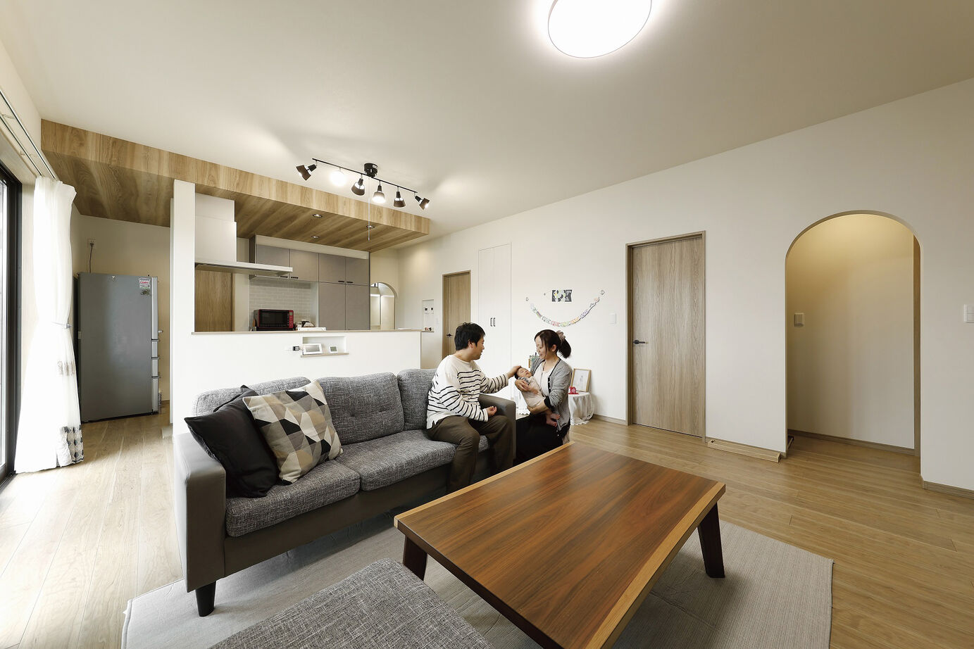 オネスティーハウス　石田屋 【平屋/ランドリースペース/間取図有】大空間リビングの平屋で猫ちゃんとゆったり暮らす喜びの建築実例画像2