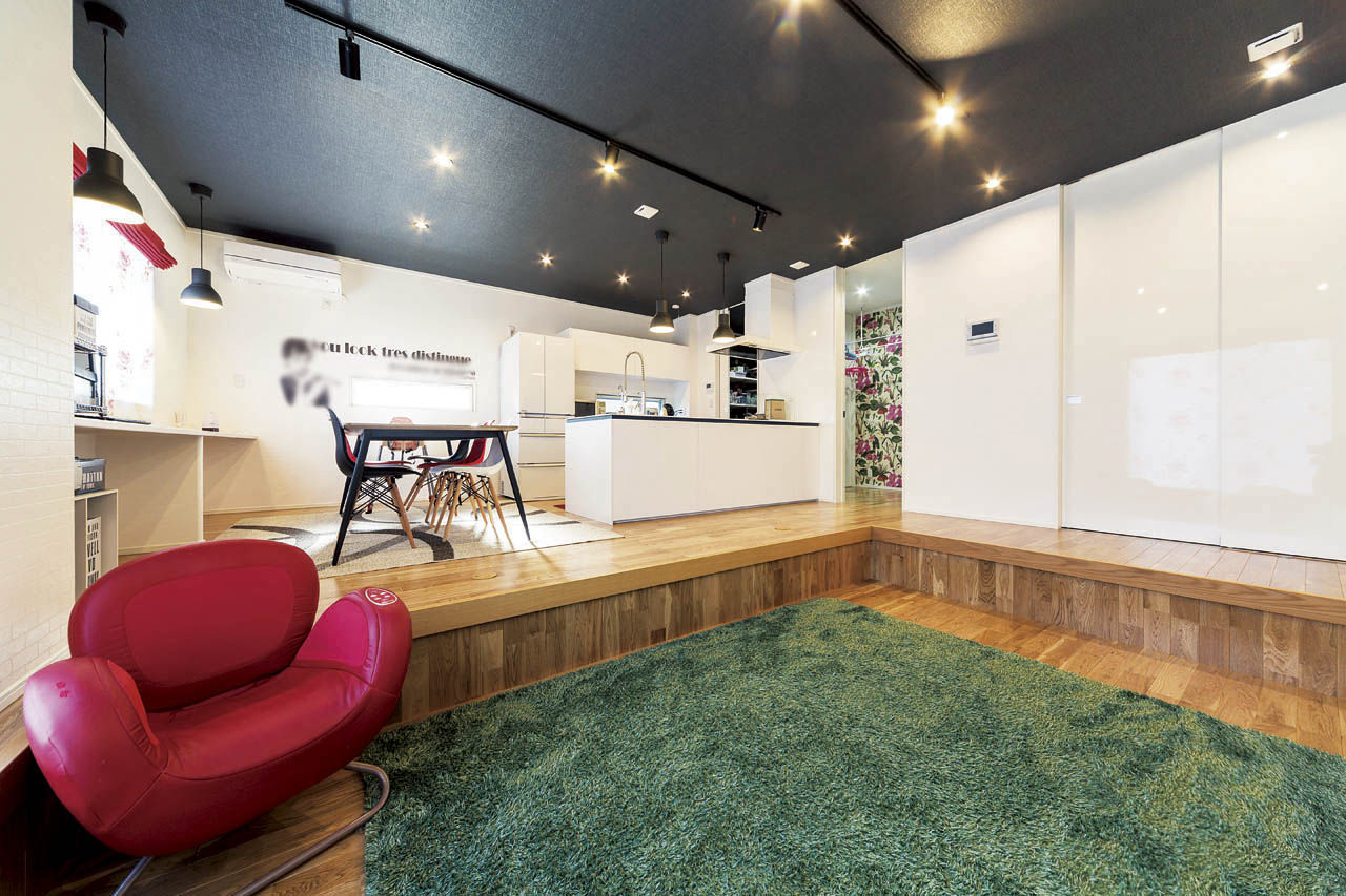 イシカワ 【2階建て／ダウンフロアリビング】モノトーン×ビビッドカラーの個性あふれるインテリア空間の建築実例画像3