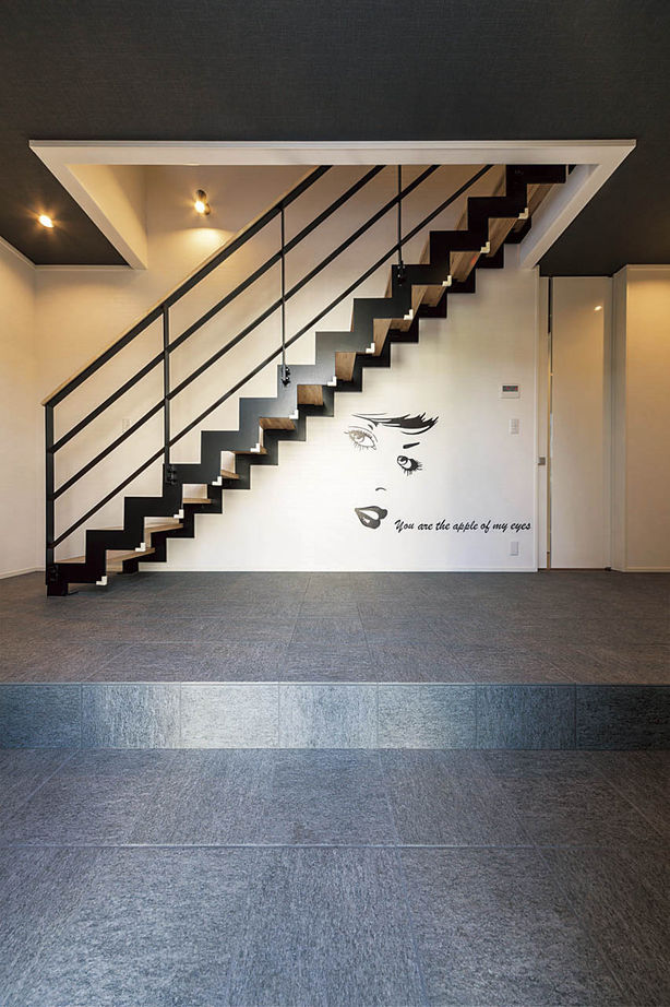 イシカワ 【2階建て／ダウンフロアリビング】モノトーン×ビビッドカラーの個性あふれるインテリア空間の建築実例画像6