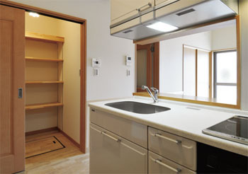 福永工務店　一級建築士事務所 【1000万円台】無垢材の栗、杉、檜、松 深呼吸したくなる木の香りと温もりを感じる　自然素材の多収納な家の建築実例画像5