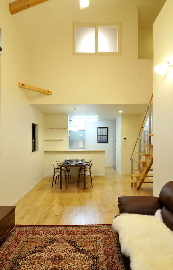 福永工務店　一級建築士事務所 【2,000万円台/長期優良住宅/店舗併用/大阪府】ネイルサロンを併設 国産無垢材で光溢れる和洋折衷の木の家の建築実例画像4