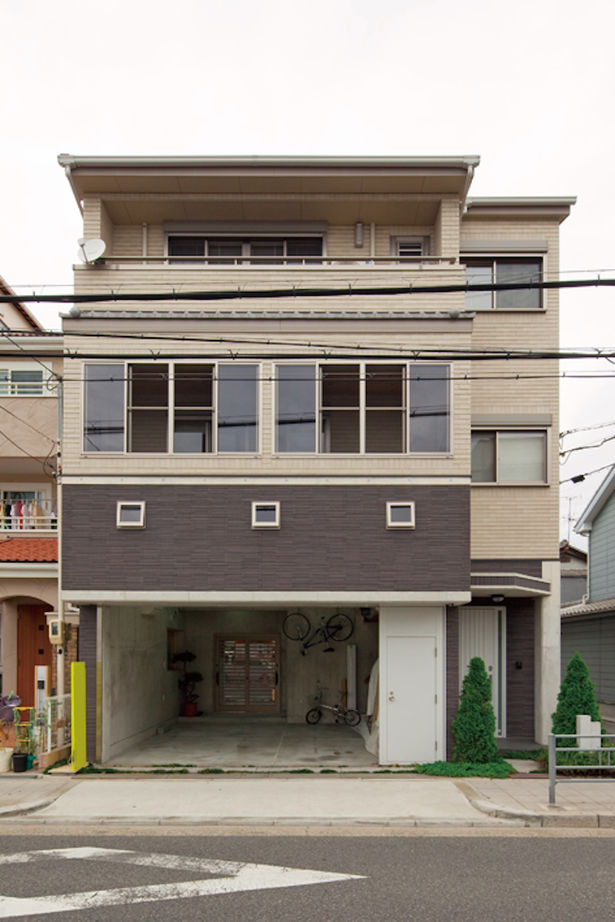 福永工務店　一級建築士事務所 【大阪市/ビルドインガレージ/RCと木造の混構造】紀州産檜、杉、松をふんだんに使用した上質な狭小住宅の建築実例画像2