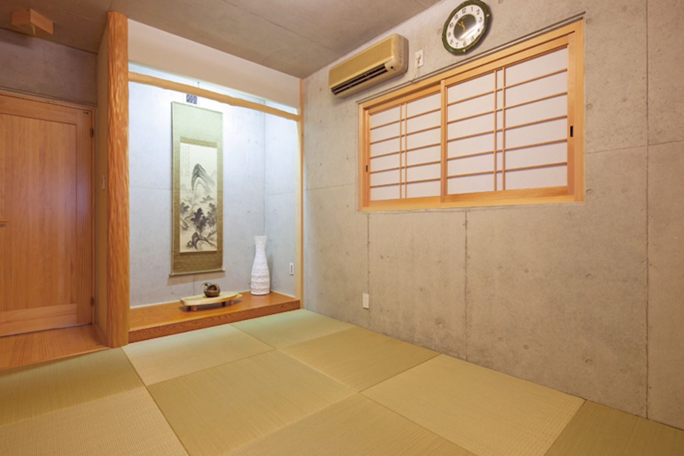 福永工務店　一級建築士事務所 【大阪市/ビルドインガレージ/RCと木造の混構造】紀州産檜、杉、松をふんだんに使用した上質な狭小住宅の建築実例画像5