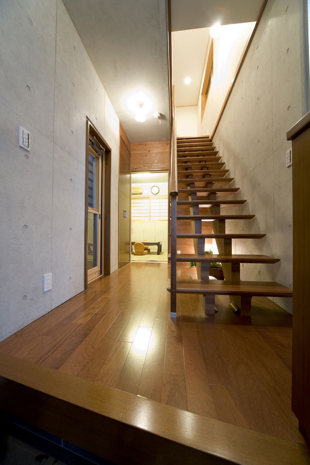福永工務店　一級建築士事務所 【大阪市/ビルドインガレージ/RCと木造の混構造】紀州産檜、杉、松をふんだんに使用した上質な狭小住宅の建築実例画像10