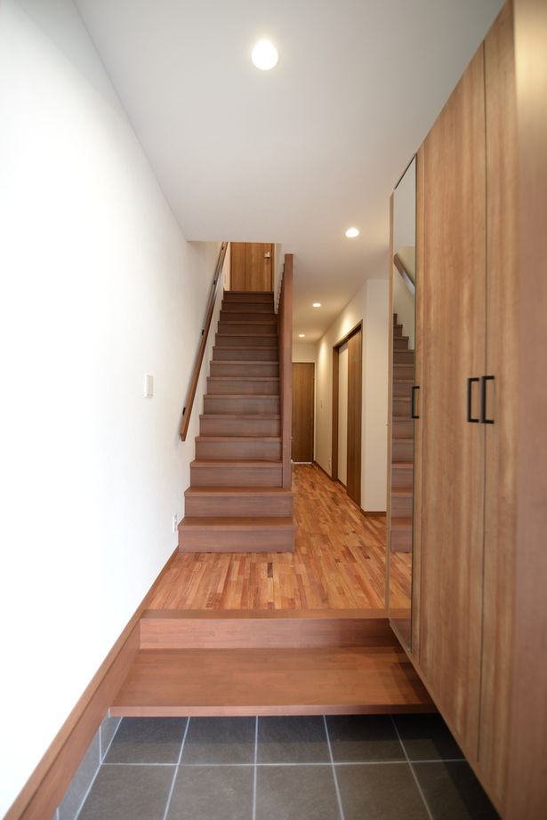 福永工務店　一級建築士事務所 【2000万円台/20坪/狭小】ヴィンテージスタイルの家具が馴染む明るく開放的な木造3階建て認定低炭素住宅の建築実例画像6