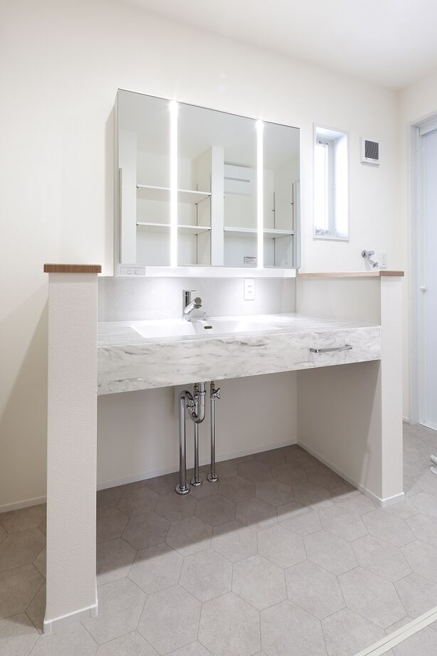 内藤建設 NAITO HOME 【3000万円台/4LDK】アイスブルーの玄関ドアが可愛い"cafe　like"な家の建築実例画像8