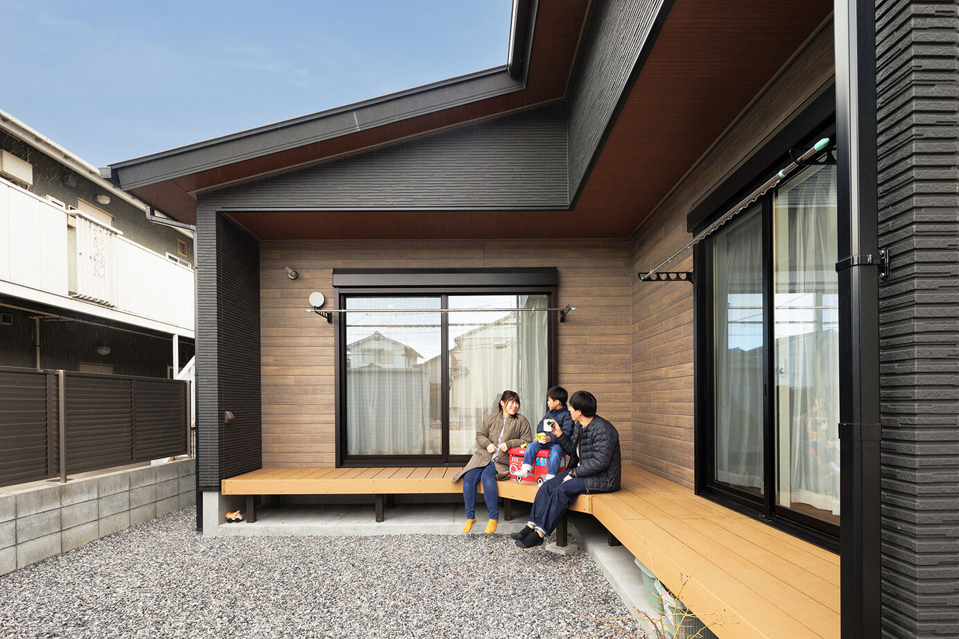 内藤建設 NAITO HOME 【平屋／収納充実／家事動線／間取図有】アウトドアリビングのある、子育てを楽しむ平屋の建築実例画像3