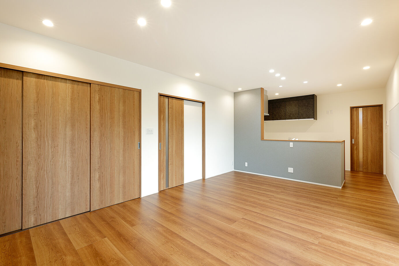 内藤建設 NAITO HOME 【平屋／収納充実／家事動線／間取図有】アウトドアリビングのある、子育てを楽しむ平屋の建築実例画像7