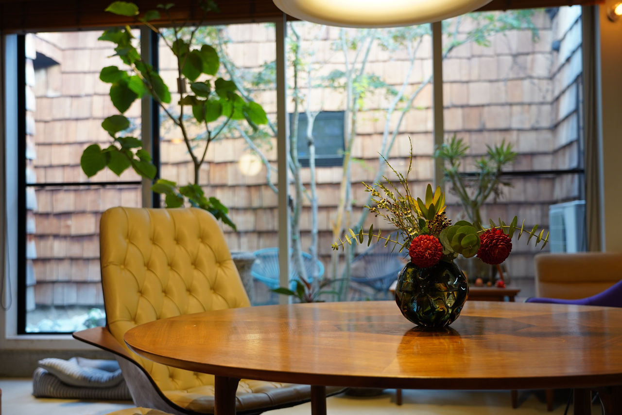 カタチハウス 【中庭・薪ストーブ・間取り有】レッドシダーの外壁で個性を演出した平屋の家の建築実例画像8