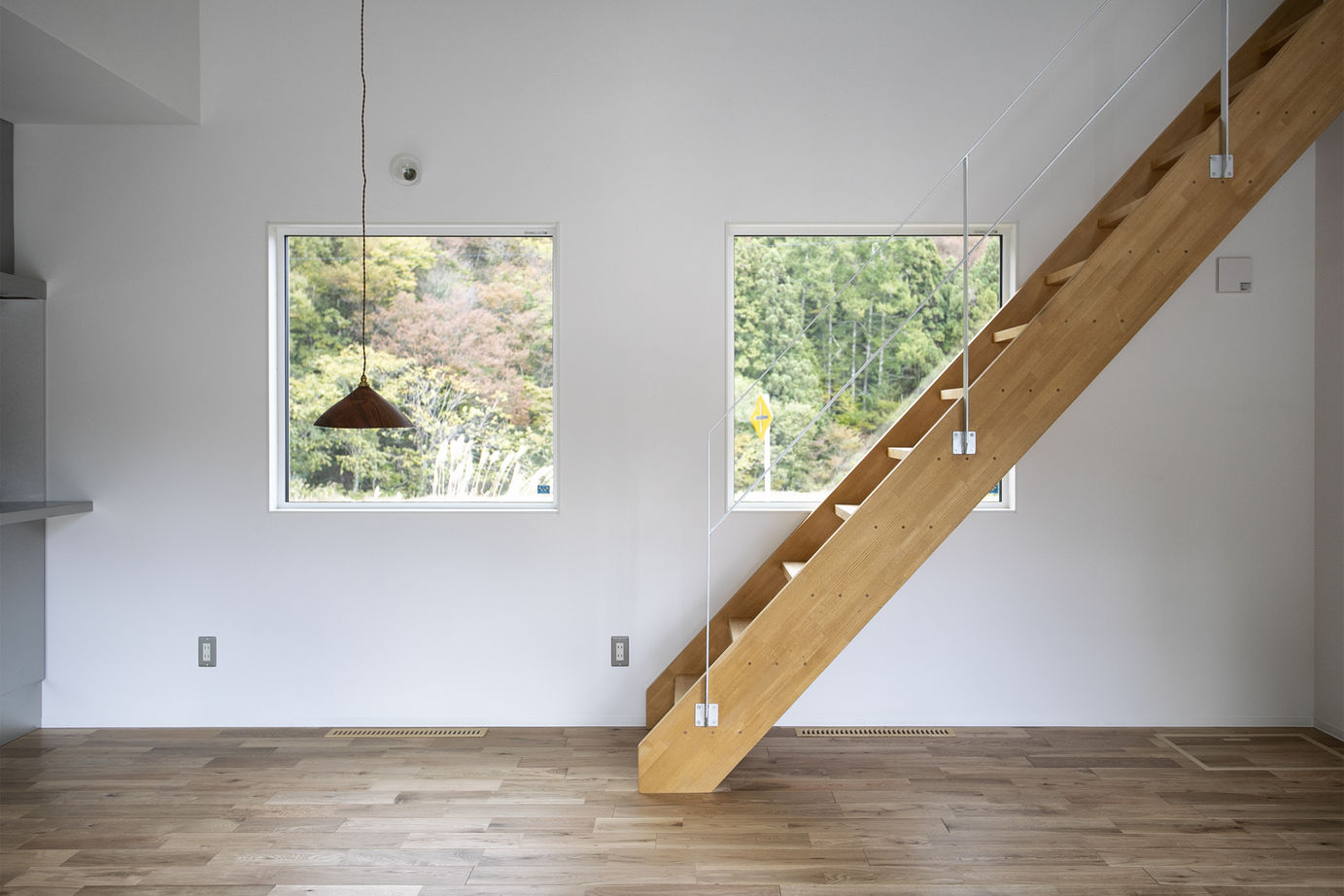 カタチハウス 【猫と暮らす家】屋久島杉+ウッドロングエコの外壁　自然に囲まれた夢の平屋の建築実例画像5