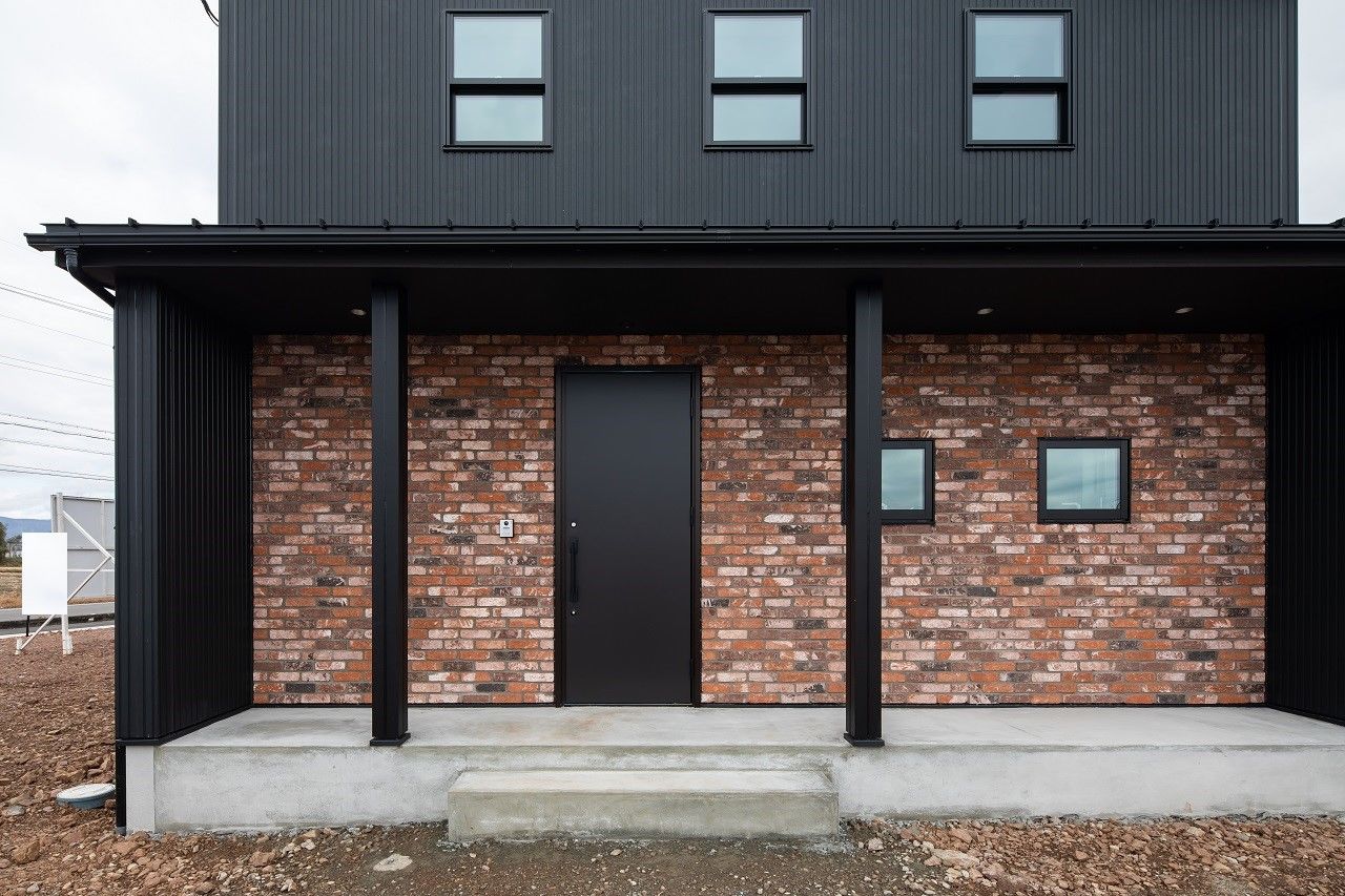 前昌建設 【間取り有】味わい深いカッコよさ。外壁はメンテナンス性にも優れたガルバリウム鋼板の建築実例画像2