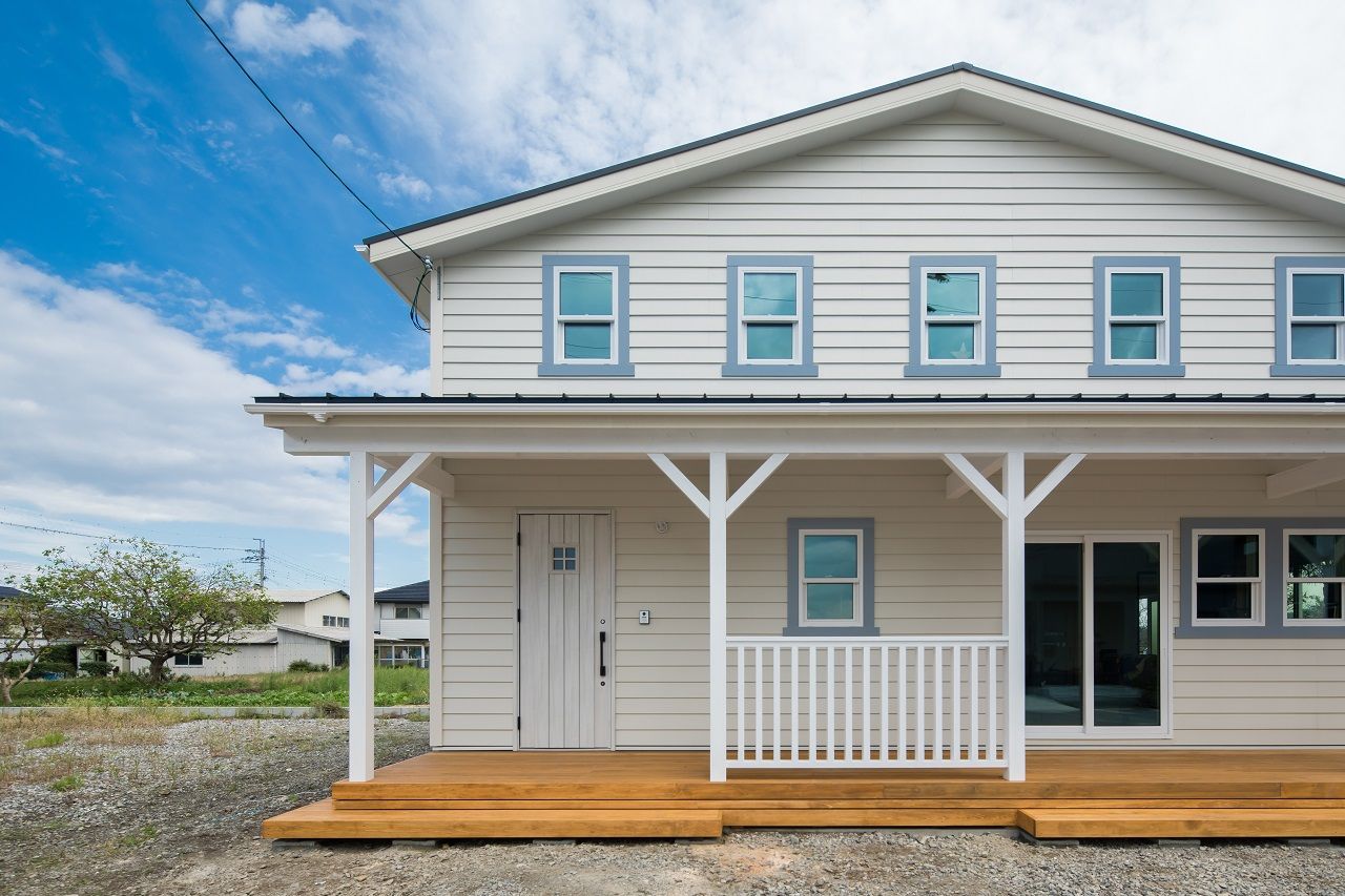 前昌建設 【間取り有】青空に映えるナチュラルカラーのカリフォルニアハウスの建築実例画像