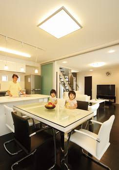 住友不動産ハウジング 【吹き抜け／リビング階段／38坪／間取り図有】中庭を囲むように建てた、光と風にあふれる住まいの建築実例画像4