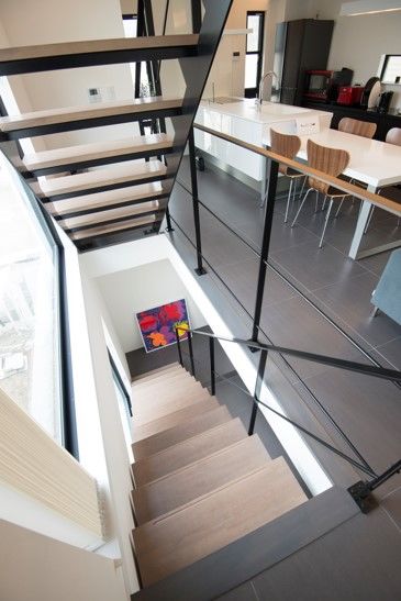 住友不動産ハウジング 【リビング階段／吹き抜け／縦長／約30坪】空間をより広く感じさせる工夫が散りばめられた明るい住まいの建築実例画像4