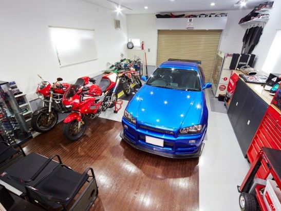 住友不動産ハウジング 【ビルトインガレージ／吹き抜け／約40坪】ソファに座って車と薪ストーブを眺める夢を叶えた家の建築実例画像3