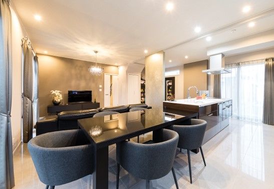 住友不動産ハウジング 【家事動線／約44坪】素材にこだわった、シンプルな中にエレガントさが漂う住まい。断熱性の高さにも満足の建築実例画像2