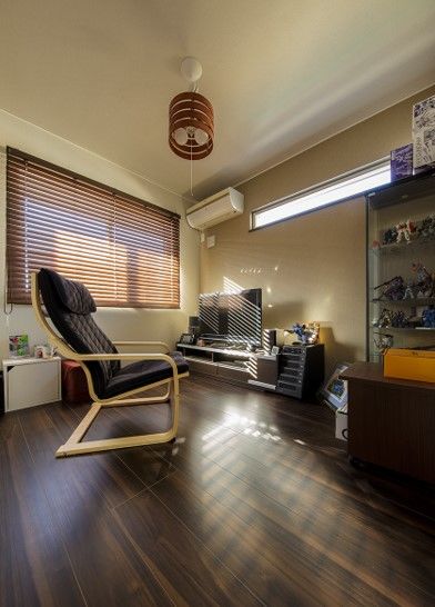 住友不動産ハウジング 【家事動線／約44坪】青空に映える美しい外観。明るいリビングや植物を愉しむ土間空間で気持ちよく暮らすの建築実例画像3