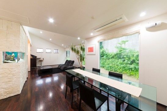 住友不動産ハウジング 【2階リビング／バーカウンター／約43坪】秀逸なデザインと実用性を両立。コストパフォーマンスにも満足の建築実例画像3