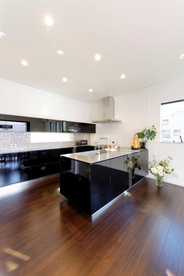 住友不動産ハウジング 【2階建て／おしゃれ／約87坪】イメージに合致したモダンなデザイン。大きなバルコニーが開放感を創出の建築実例画像4