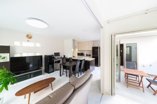 住友不動産ハウジング 【2階建て／中庭】プライベートコートを中心とした、夏は涼しく冬は温かな断熱性能の高い住まいに大満足の建築実例画像3