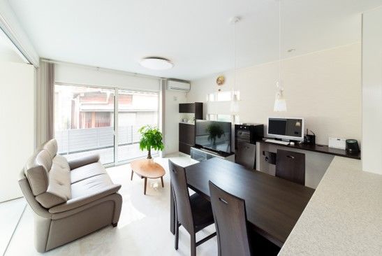 住友不動産ハウジング 【2階建て／中庭】プライベートコートを中心とした、夏は涼しく冬は温かな断熱性能の高い住まいに大満足の建築実例画像4