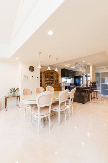 住友不動産ハウジング 【2階リビング／約40坪】ゲストをゆっくりおもてなしできる、高級ホテルのような美しい住まいに大満足の建築実例画像3