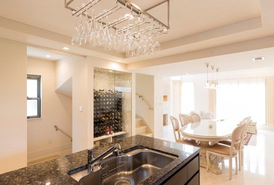 住友不動産ハウジング 【2階リビング／約40坪】ゲストをゆっくりおもてなしできる、高級ホテルのような美しい住まいに大満足の建築実例画像4