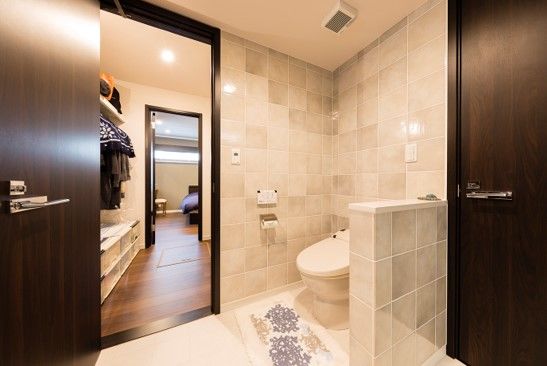 住友不動産ハウジング 【2階リビング／約40坪】ゲストをゆっくりおもてなしできる、高級ホテルのような美しい住まいに大満足の建築実例画像5