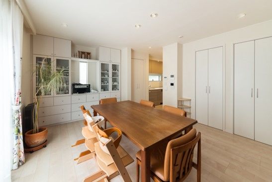 住友不動産ハウジング 【3階建て／ビルトインガレージ／約89坪】吹き抜けの開放感が心地よい、季節を楽しむ二世帯住宅の建築実例画像5