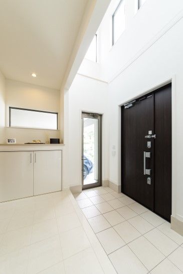 住友不動産ハウジング 【3階建て／ビルトインガレージ／約89坪】吹き抜けの開放感が心地よい、季節を楽しむ二世帯住宅の建築実例画像6