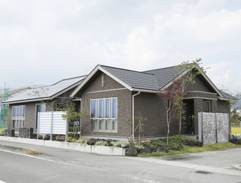 セキスイハイム 敷地を巧みに使い、伸びのび子育て　木のぬくもり溢れる平屋の家の建築実例画像2