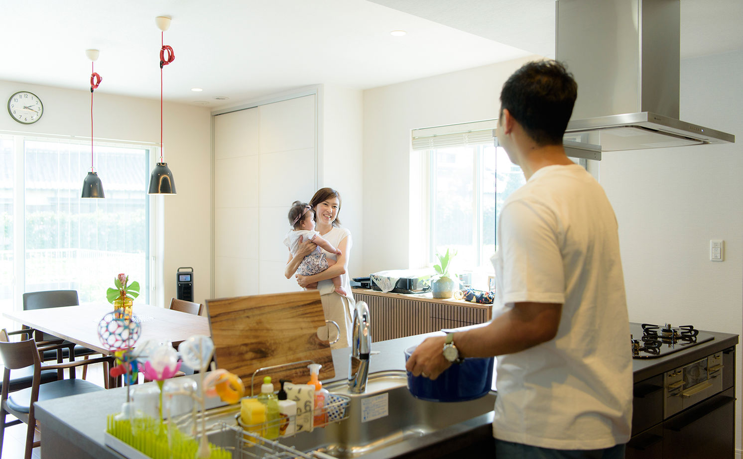 セキスイハイム 共働き夫婦の家事と子育てをスムーズに。インテリアも動線もこだわった、庭とつながり、家族とつながる平屋の建築実例画像2