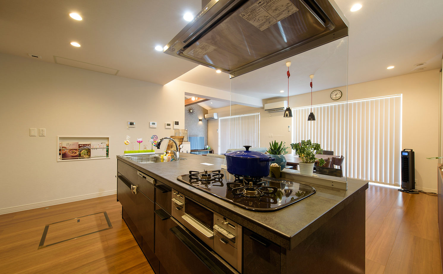 セキスイハイム 共働き夫婦の家事と子育てをスムーズに。インテリアも動線もこだわった、庭とつながり、家族とつながる平屋の建築実例画像3