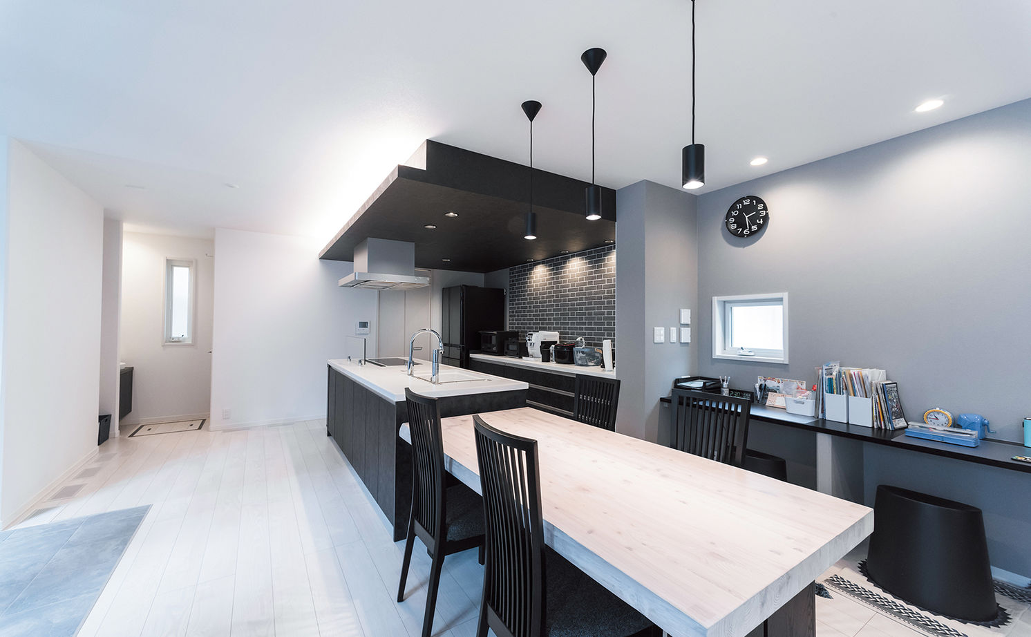 セキスイハイム 間仕切りをなくしたワンフロアに、溢れる光を採り込み開放感に包まれたイメージ通りの住まいをの建築実例画像2