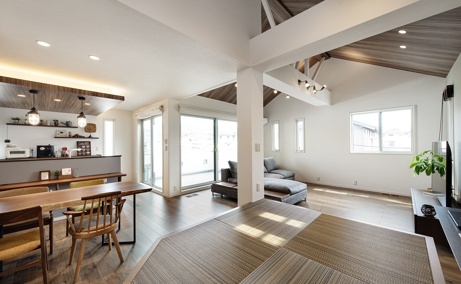 セキスイハイム 外部の視線を気にせず、のびのびと過ごせる２階リビングで、バルコニーとの一体感を楽しみながら住まうの建築実例画像3