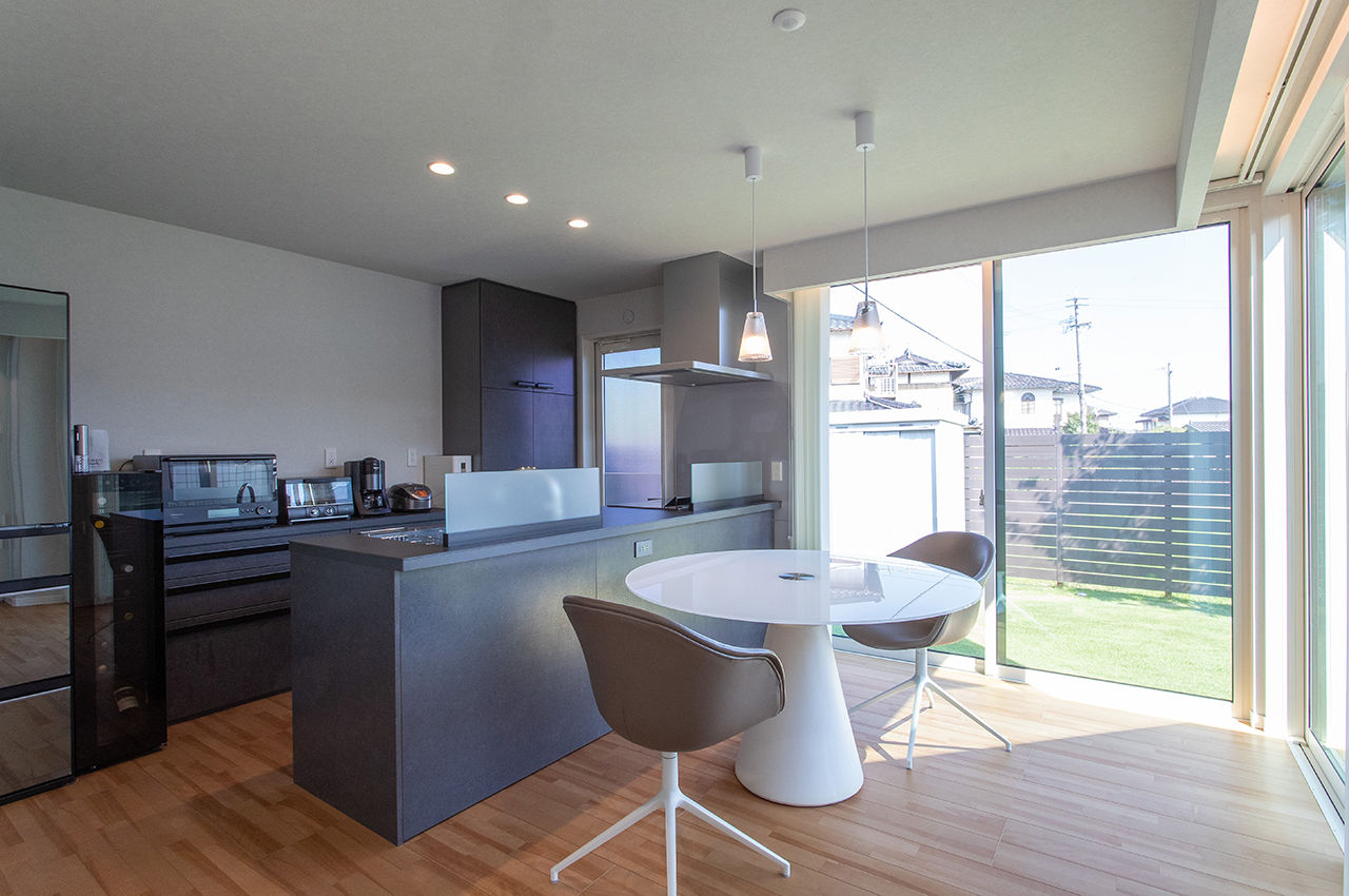 セキスイハイム 【30.1坪/夫婦】庭と室内、空間と空間がゆるやかにつながる、心地よい緑と光を楽しむ平屋の建築実例画像4