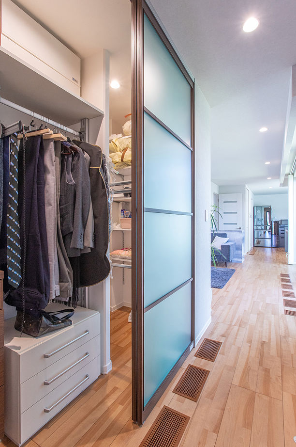 セキスイハイム 【30.1坪/夫婦】庭と室内、空間と空間がゆるやかにつながる、心地よい緑と光を楽しむ平屋の建築実例画像7