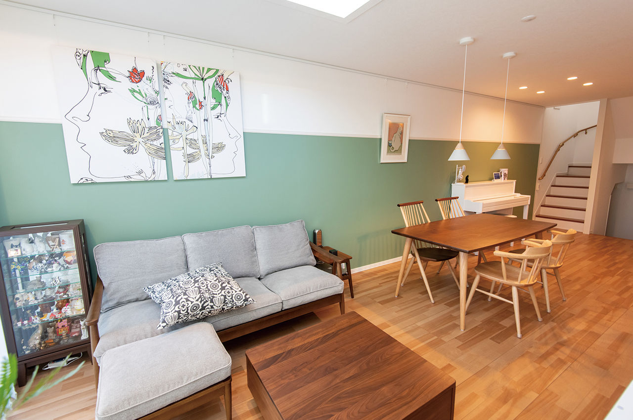 セキスイハイム 【45.9坪/夫婦】大きな窓から空と緑の眺めを楽しむ、フロアごとに趣の異なる都会の３階建て住宅の建築実例画像2