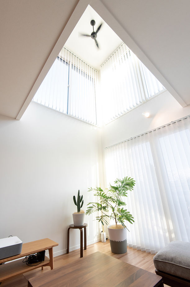 セキスイハイム 【45.9坪/夫婦】大きな窓から空と緑の眺めを楽しむ、フロアごとに趣の異なる都会の３階建て住宅の建築実例画像3