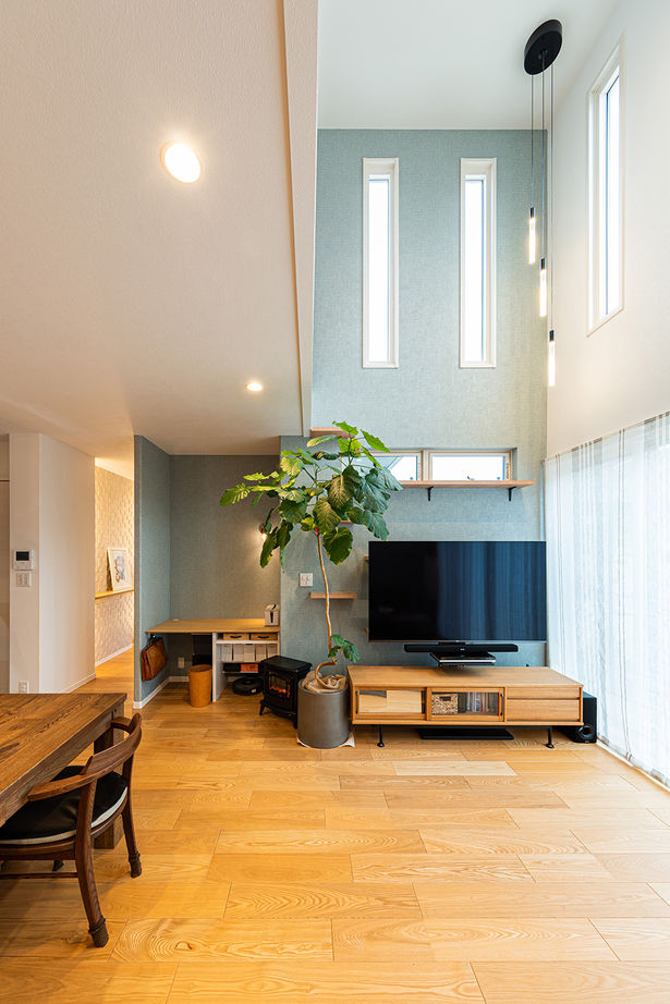 セキスイハイム 【38.8坪/夫婦＋子ども1人】大きな吹き抜けのある開放空間で広々と暮らす、家族もペットも心地よい住まいの建築実例画像2